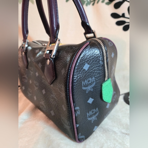 💯 Authentic MCM Black & Purple Visetos Princess Lion Boston Bag - Picture 8 of 16